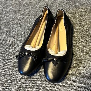 Cole Hann black ballet flat with bow and gold accent. Size 7 1/2.  NEW